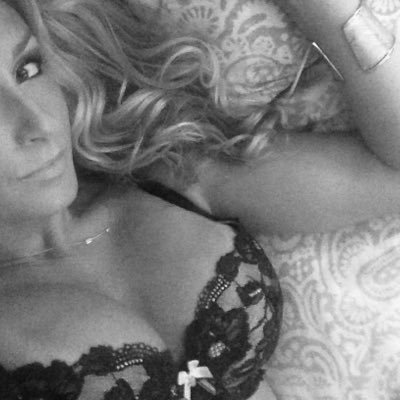 cam glam model & virtual harlot starlet.I like puppies, nature, beach,travel, food shit talking, Rose gold, football,horror movies,being spoiled,& kind souls.