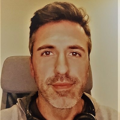 RicQueiros's profile picture. CS teacher, web & mobile dev, book writer and traveler