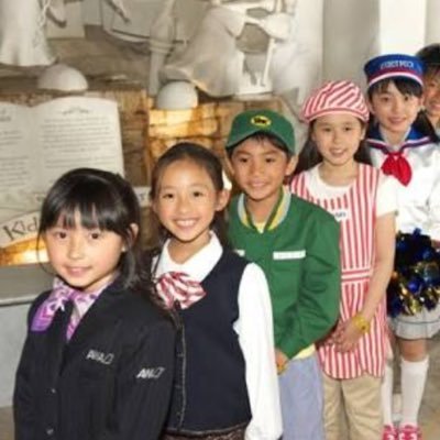 僕にとって仕事はストレスでしかありませんでした。それは僕だけでなく日本全体に広がっています。しかし僕はこんなストレスだらけの人生を歩むために生まれてきた訳ではありません。もっと楽しく、充実した人生を歩みたいと願っていました。その答えは本屋さんにありました。そして今まであったことのない人達が知っていました。