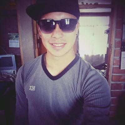 Fernandohida9's profile picture. Futbolista, me gusta divertirme y pasarlo requetere bien:) 😀😀😀