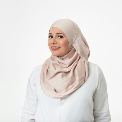 Esmaa Alariachi, 
(TV presenter Meiden van Halal/Girls of Halal/Mama's van Halal/Teacher/Chair Al Nisa/etc.)/