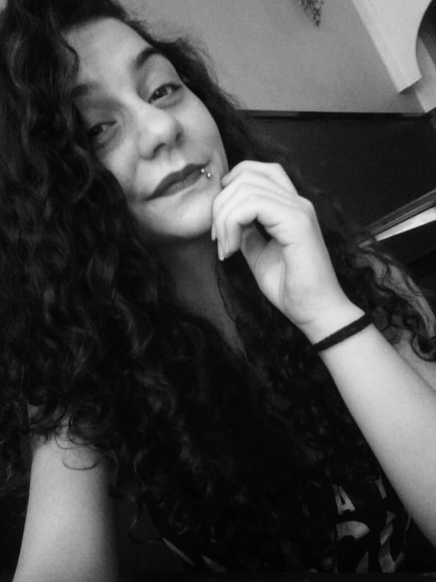 pequeniita77's profile picture. Tal como Deus é a luz no meio das trevas eu serei aquele que por ti farei tudo! Assim tu acredites! 
Tanto vai na minha cabeça, que no fim tudo vai dar a ti ..