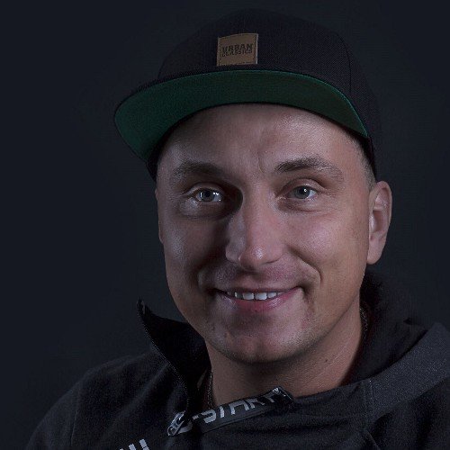 Music is my life! /// Deep- and Techhouse, Techno, Hardtechno and Underground Sound /// Resident-DJ und Moderator /// Since 1999
