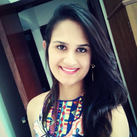 Me ame ou me odeie, ambos estão a meu favor. Se você me ama, eu sempre estarei em seu coração, se você me odeia, eu estarei sempre em sua mente.