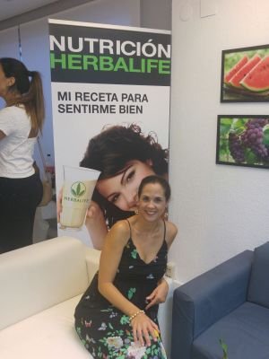 Odontólogo-endodoncista.                                     

Asesora de nutrición en Herbalife