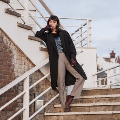 rrrraaarrrraa's profile picture. singer and writer in @braidsmusic & @trubluhawaii SC: @raphaelle_sings