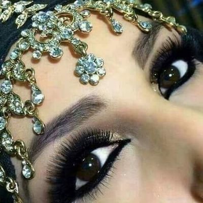 غرتني بالامل دنياي وضاعت مني سنيني حسبت الدنيا مثل امي ازعلها وترضيني
