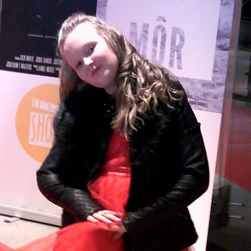 oliviasmith1221's profile picture. singer from the UK