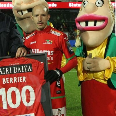 Ancien footballeur pro
Maintenant on passe les diplôme d'entraineur. 😉