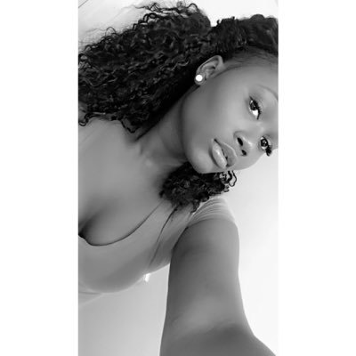 simplyaichaa_'s profile picture. West African Girl ✨    SC: iceey02 💕