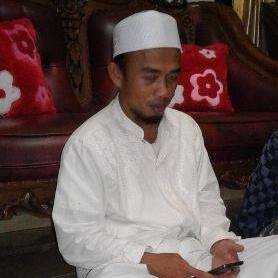 Ya nur ala nur ya Rasulallah hamba gaib dlm ujudmu Engkou zohir dlm rasaku kmn hamba berhadap disitulah Engkou hadir dan Nadir Alaika Ya Rosulallah Sodaqta