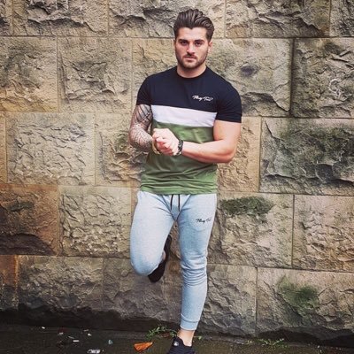 thelawwwwwww's profile picture. 'throw me at the wolves and i will return leading the pack'