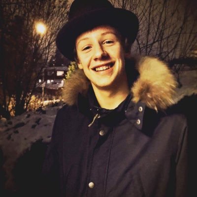 Alexzez69's profile picture. i like people