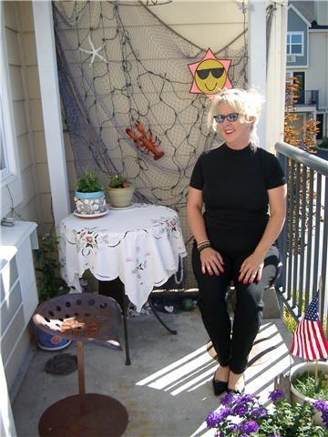 ChrylDesigns's profile picture. 