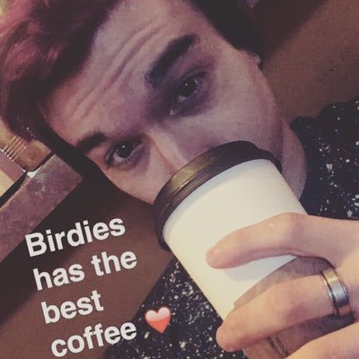 |Akward Nerd~~👾| |Hero of Time| |Ashley❤️| Anime & cosplay enthusiast 🍣🍱| Artist 🎨 |