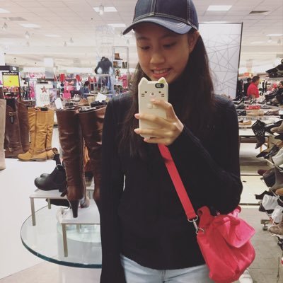 minishell102930's profile picture. {a girl lost in her dreams}