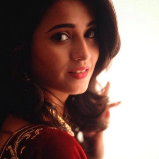 shivanishahbpl's profile picture. Professional model