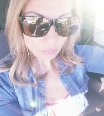 Making people feel beautiful one day at a time with the love of hair.💆💇 💚❤💛
Love the life you Live, Live the life you Love.