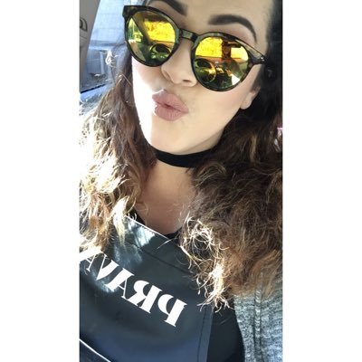 dmari3x's profile picture. somewhere between I want it & I got it..