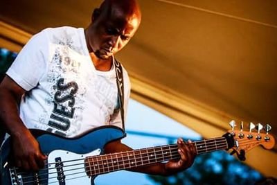 Bass Player, Husband, Father! #SteelerNation! #DukeBasketBall #SpursBasketball #Bassplayer #FenderJazz #Fender #Ampeg #TCElectronic #Carvin #Sire #Sterling