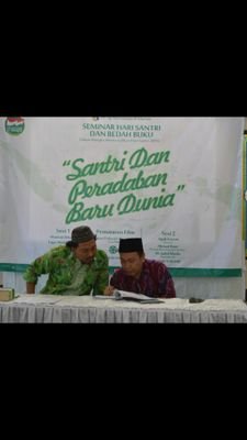 Santri, petani, penulis dan penjaga gubuk baca