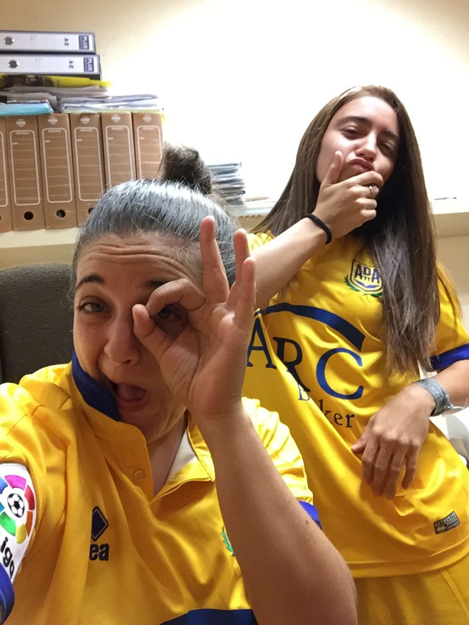 CadetesAhijadas's profile picture. Orgullosas madrinas de nuestras "mini" (de edad) Guerreras amarillas.      
Sandra Vadillos 5
Irene Samper 16