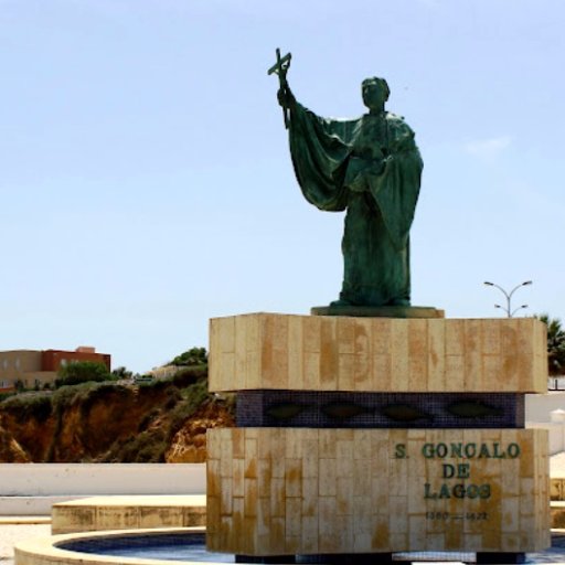 Sou o Patrão de Lagos por mandato divino.
Tou a mirar a merda toda que fazem desde o Odiáxere a Almadena