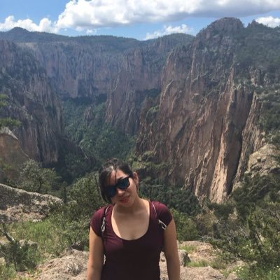 LaaYaaYaa's profile picture. loca, desequilibrada, fan de los no cumpleaños, aprediz de vida, terriblemente desorganizada; amo: amar, descansar, flojear, caminar, cocinar y comer