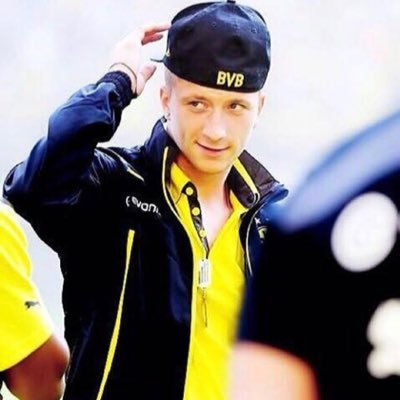 hussein_abbas22's profile picture. ⚽️love football⚽️