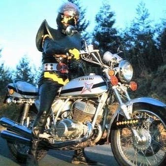 (⌒▽⌒)バイク乗りです。CD50(ベンリー50/ホンダ)ZZR1100c(カワサキ)FZ750(ヤマハ)乗ってます。社種&車種&排気量関係無く、バイク乗り仲間で、色々の情報交換したいなぁ〜、と思います。挨拶無しでのフォローも多々あると思います、又、挨拶はDMの方からしますが、怪しい勧誘ではありません