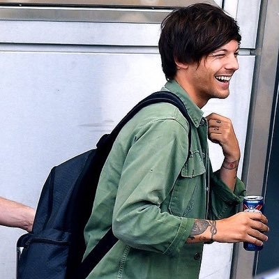 i was @tenderhesx but now im @messyhairlouisx so follow me there