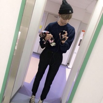 sayakann765's profile picture. hi 👋🏻 スニーカーやストリートブランドのバイヤーしてます。監視アカウントなので、低浮上です。
