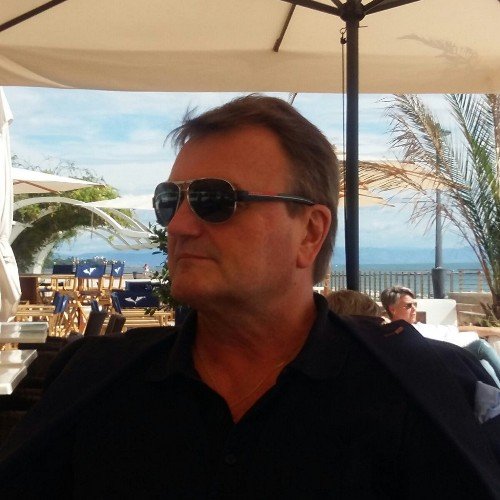sportbegeistert, politisch interessiert,reisefreudig,nehme mir das Recht auf eine private Meinung.
