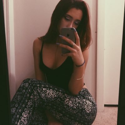 kassen_claudia's profile picture. hi - all I think about is dogs.