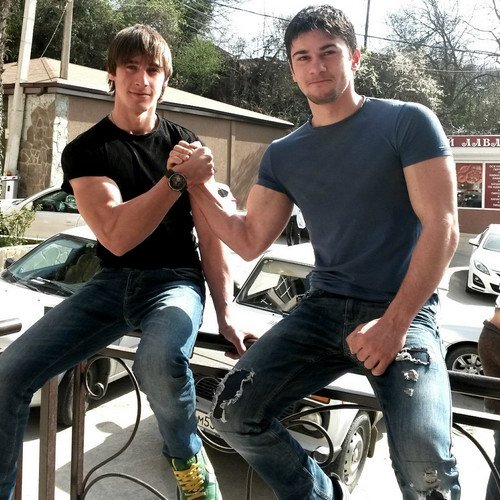 Coovi_Lessplot's profile picture. Кассирша покупателю: - Вы не посмотрите мелочь? - Ну, посмотрю, показывайте.