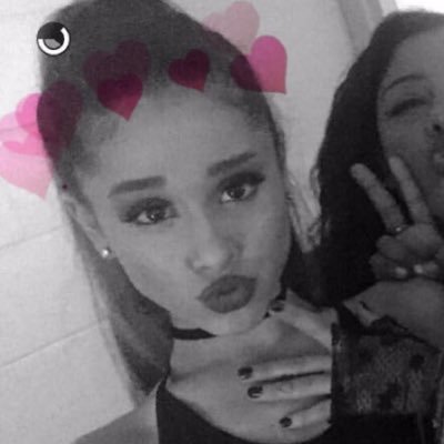 @ArianaGrande @2002Nicolenaomi