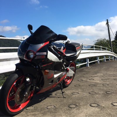 神奈川県、社会人。元CB400sf vtec spec3 (nc39) ⇒元CBR250RR(mc22)⇒現NSR50 赤レンガ、道志、ヤビツ、江ノ島、東扇島、D坂、國Lなどなどいろんな所に出没します‼︎←もう全て数年前…