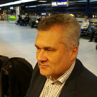 Yrittäjäneuvos, sarjayrittäjä. Omista vastuussa.
