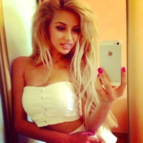 dhqgame's profile picture. 