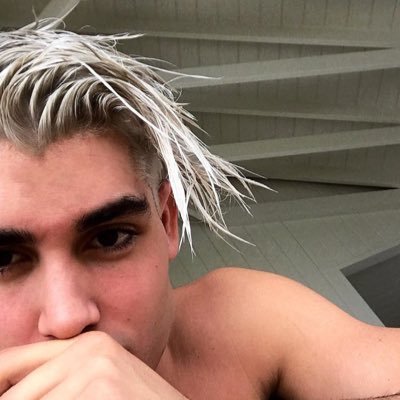 Se_BastianSmith's profile picture. 