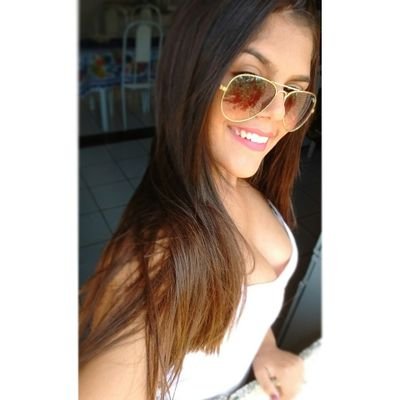 Ela tem um mistério nos olhos, que ninguém consegue desvendar. 🌻
