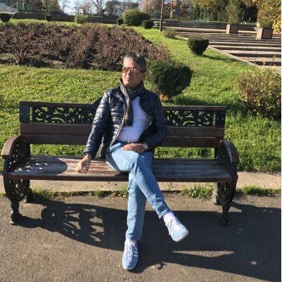 חובב ספורט ימי ווקבורד אופנועי ים וכ׳ . מנכ״ל חברה העוסקת במימון . ונדל״ן מניב