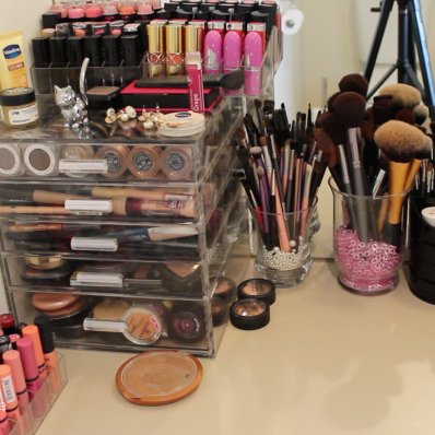 makeup.cupboard