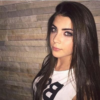 ‏و ان سألوني عنك سأخبرهم بانك النعيم الذي اطيل سجودي لاطلبه من الله في الدنيا و الجنة 3
أحبكِ بجميع تفاصيلكِ وأعشقكِ بجنون وأجن إن مر يومي من دونككِ .. !!