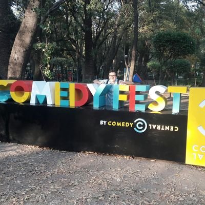 Renix_Maurix's profile picture. Oh sí, el pasado puede doler, pero tal como yo lo veo puedes aprender de el o huir de el.