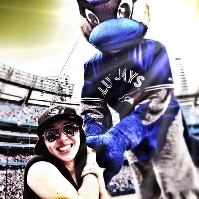 vdlovelove's profile picture. 