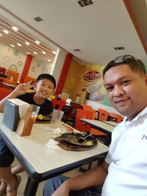 prongzki's profile picture. politics and everything in between from a Banker... Father... Lover's view