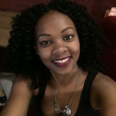 mimienjoki's profile picture. I laugh n love... Social light 😊