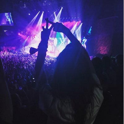 michycolo's profile picture. laureata in scienza delle figure di merda con specializzazione in scelte sbagliate