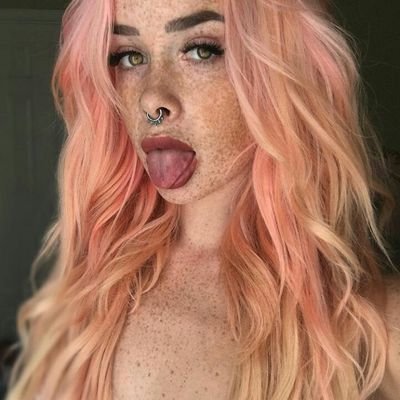 YasmendaK's profile picture. 